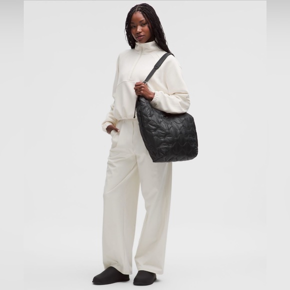 Lululemon Guilty Pleasures Shoulder Bag 14L in Black NWT - Picture 6 of 16